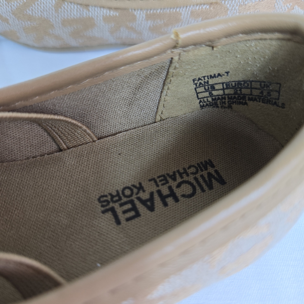 Michael Kors Toddler Girl Tan Fatima Signature‎ Print Logo Charms Ballet Flats 5 - Picture 6 of 9